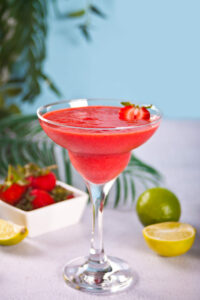 margarita-fria-fresa-o-coctel-daiquiri-limon-ron